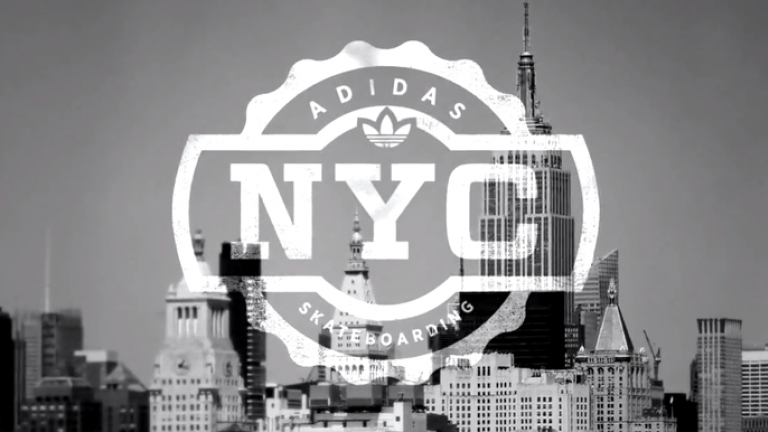 Adidas : Noir et blanc dans les rues de NYC.