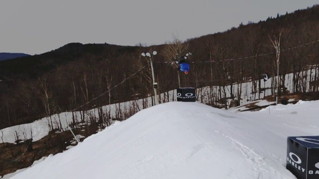 Le snowboarder Charles Reid se paye un TRIPLE à Tremblant!