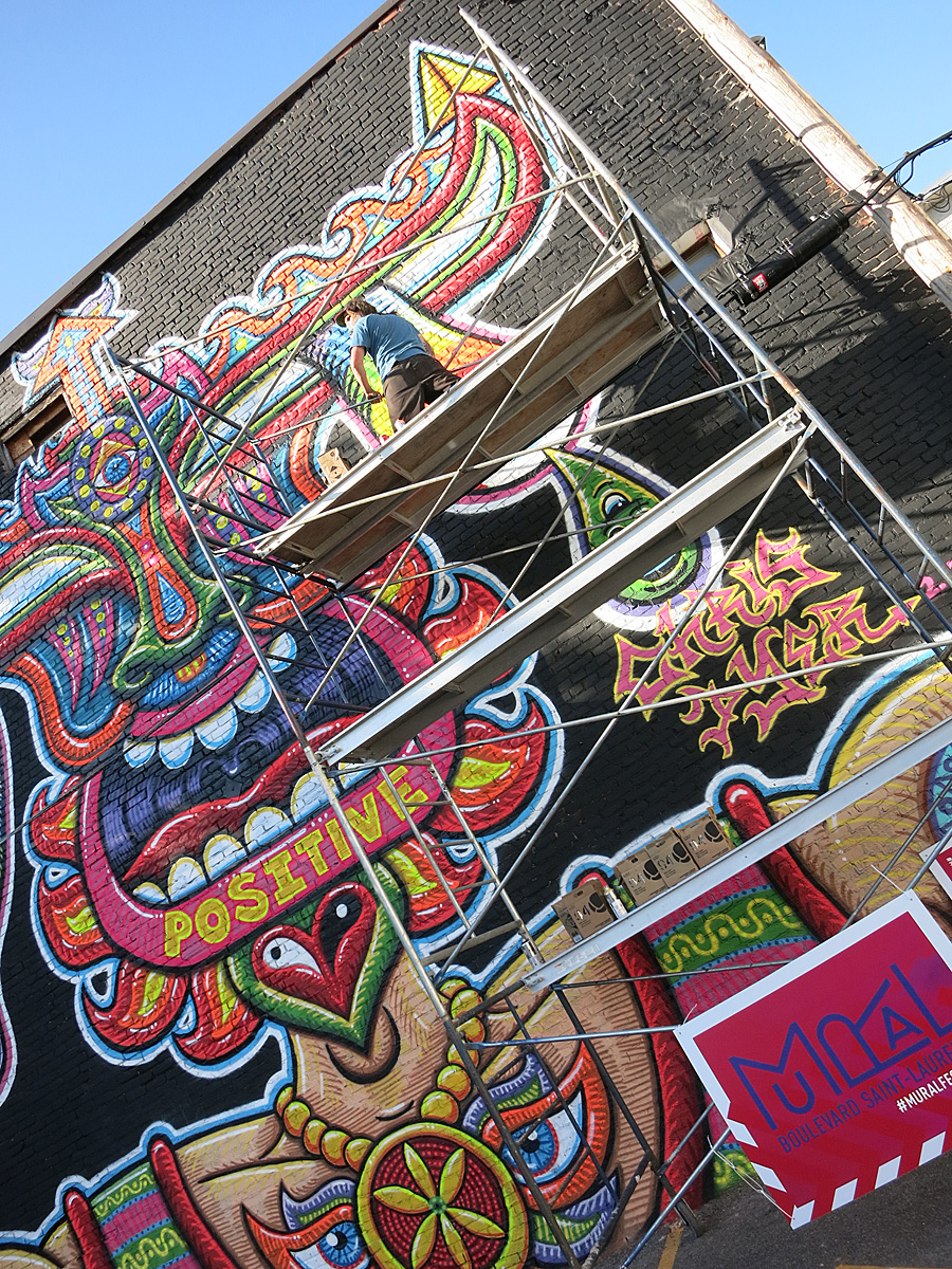 Plongez dans l’univers du Festival de Street Art MURAL avec Chris Dyer