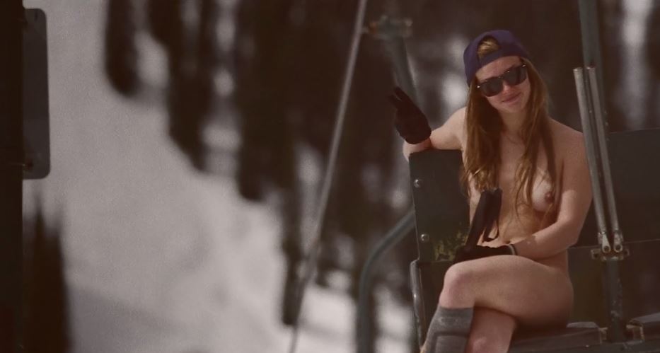 Faire du ski et du snowboard complètement nu dans la poudreuse avec Valhalla !