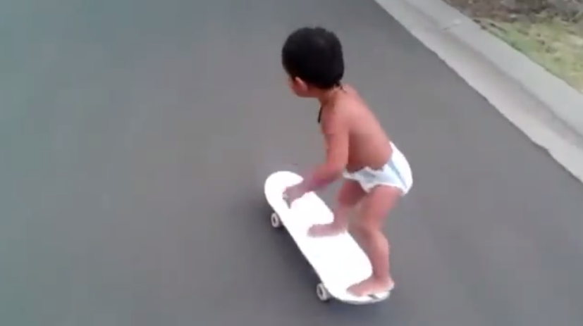 Un kid de deux ans est meilleur que toi en skate