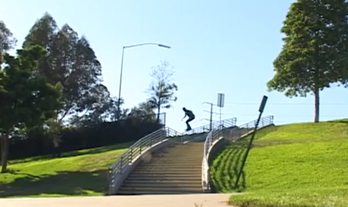 Derek Elmendorf fait le plus gros handrail de l'histoire du skateboard