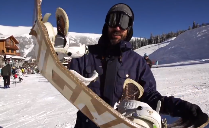Every Third Thursday: Un snowboard fabriqué à partir de carton recyclé