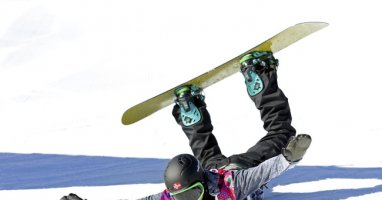 17 Epic Snowboard And Ski Crash Photos From Sochi