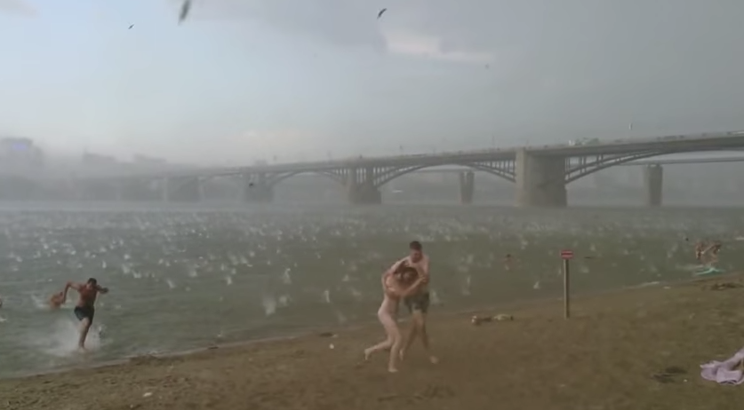 Hailstorm Comes Out Of Nowhere To Really F*ck Up These Russians' Beach Party