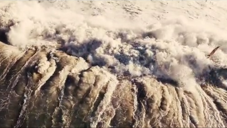 Above the Wedge: Un magnifique edit en hommage à un surf spot iconique