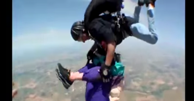 Old lady slips out of parachute while skydiving [OMG]