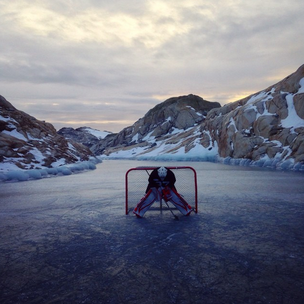 Canada level 9000 :  Une petite game de hockey à 5200m d'altitude dans les Rocheuses
