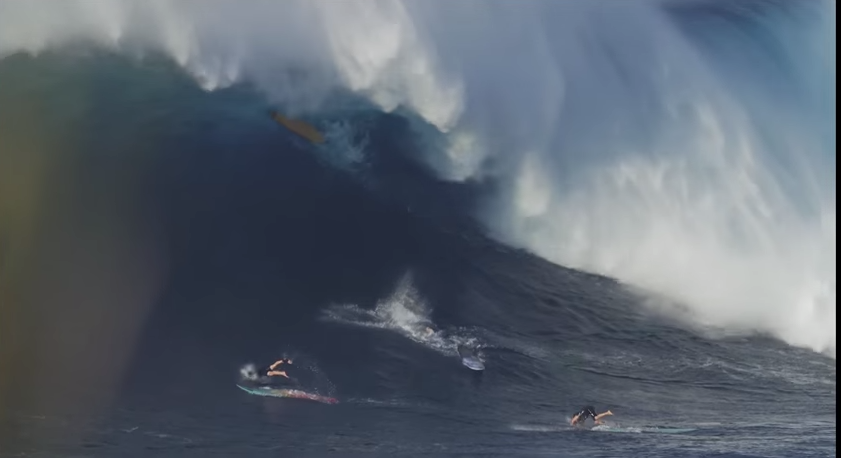 Huge wave - tu ferais quoi si t’étais pris dans une vague comme ça?