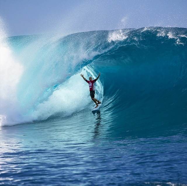 12 façons de ''claimer'' sa vague en surf!