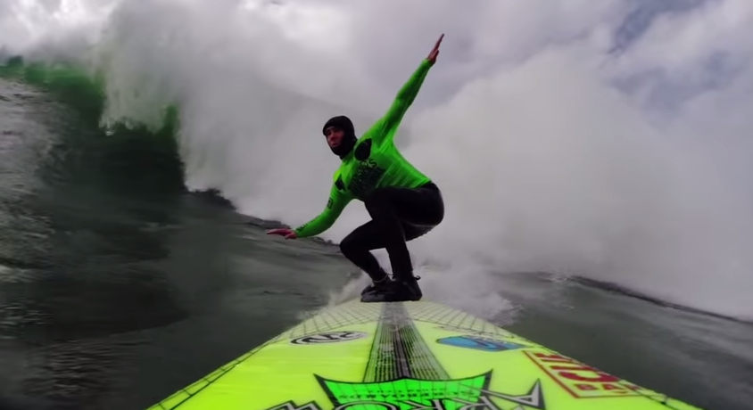 Surfer les plus grosses vagues du monde dans GoPro Mavericks behind the scenes, WHAT UP!