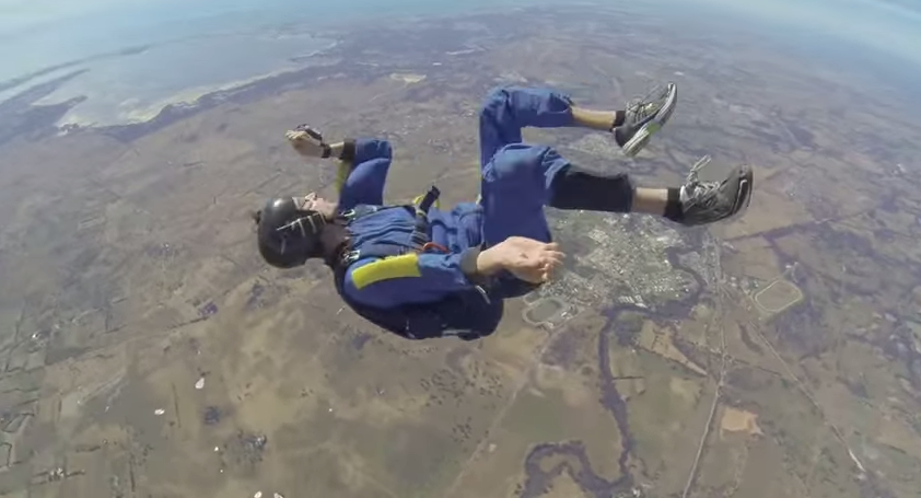 Skydiver struck by a sudden epileptic seizure in mid-fall saved in extremis by his instructor.