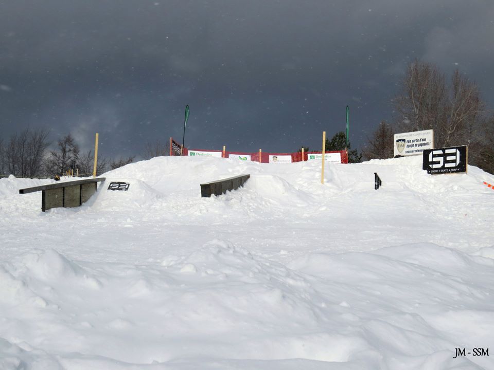 Un snowpark dans une cours d'école : le Séminaire Sainte-Marie, l'école secondaire la plus cool au Québec.