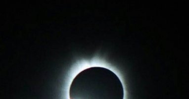 1 minute 50 secondes pour vivre l'éclipse solaire totale du 20 mars dernier!