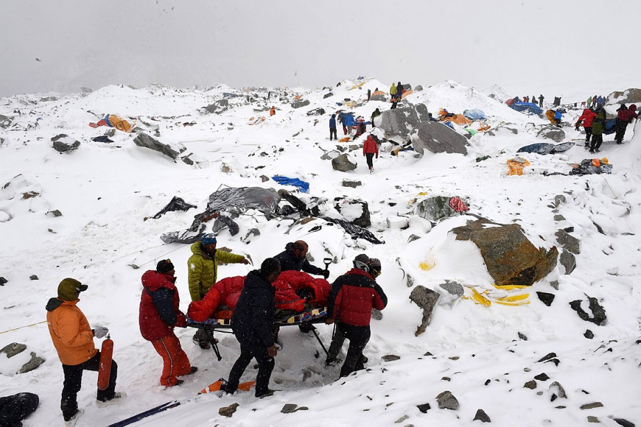 SOS Avalanche sur l'Everest...
