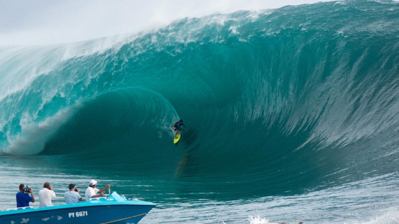 La nouvelle génération de surfeurs tahitiens est juste hallucinante!