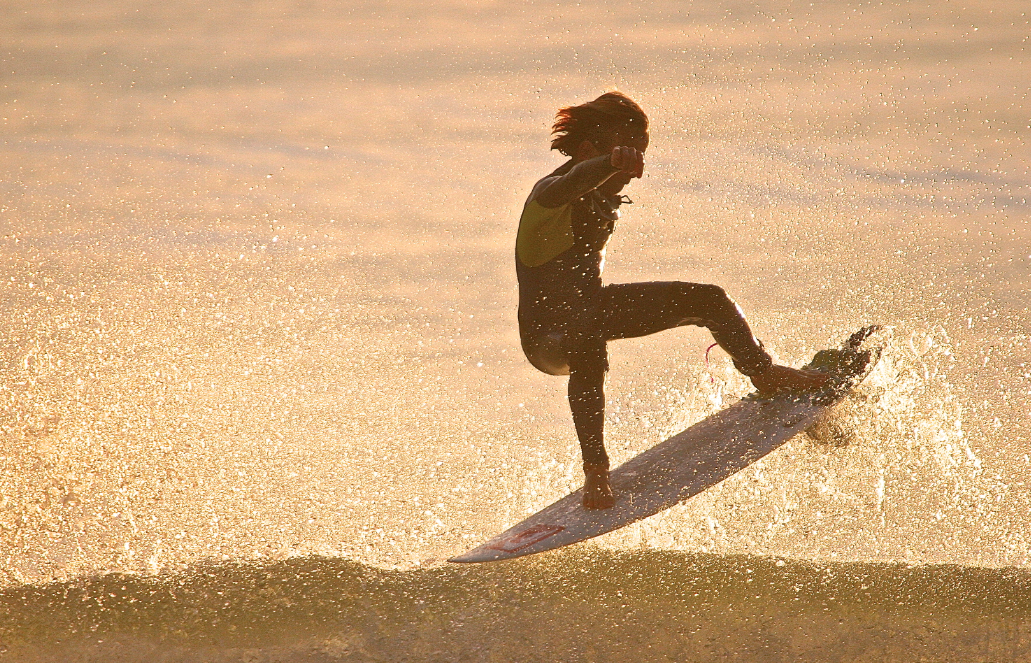 Le jeune surfeur du moment a tout juste 10 ans!