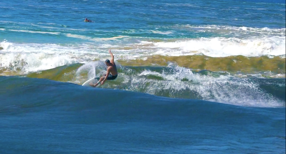 Faire du surf de rivière à HAWAII!?